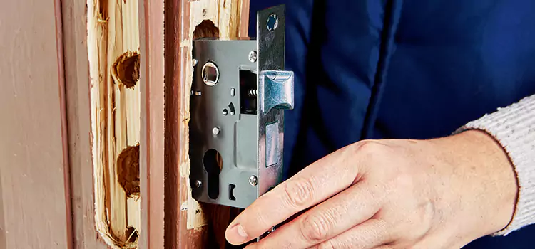 Garage Door Lock Replacement Franklin Square